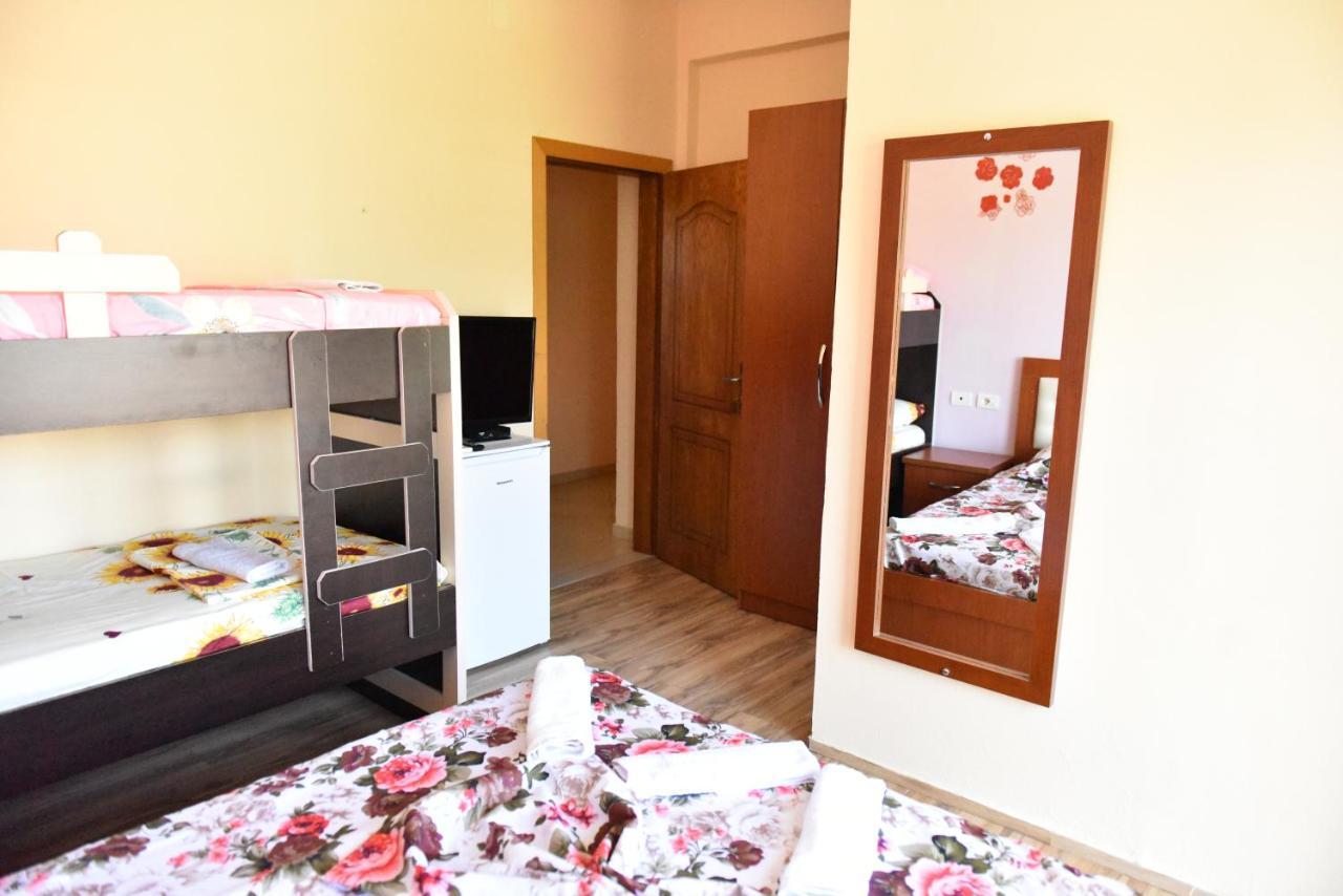Hotel Kriti Max , Shengjin Shëngjin Buitenkant foto