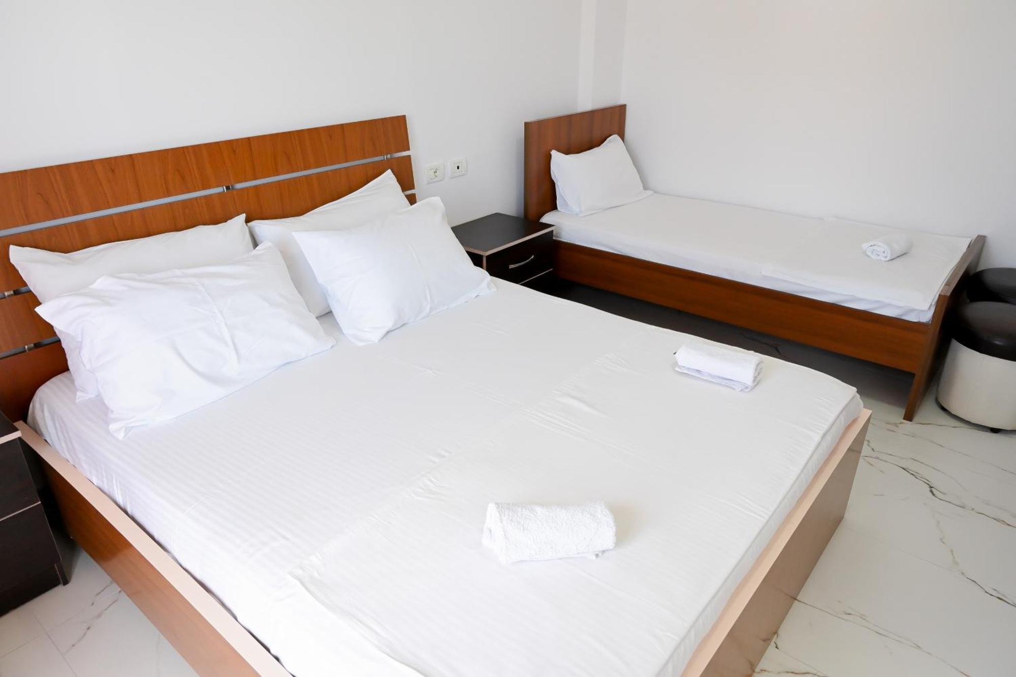 Hotel Kriti Max , Shengjin Shëngjin Buitenkant foto