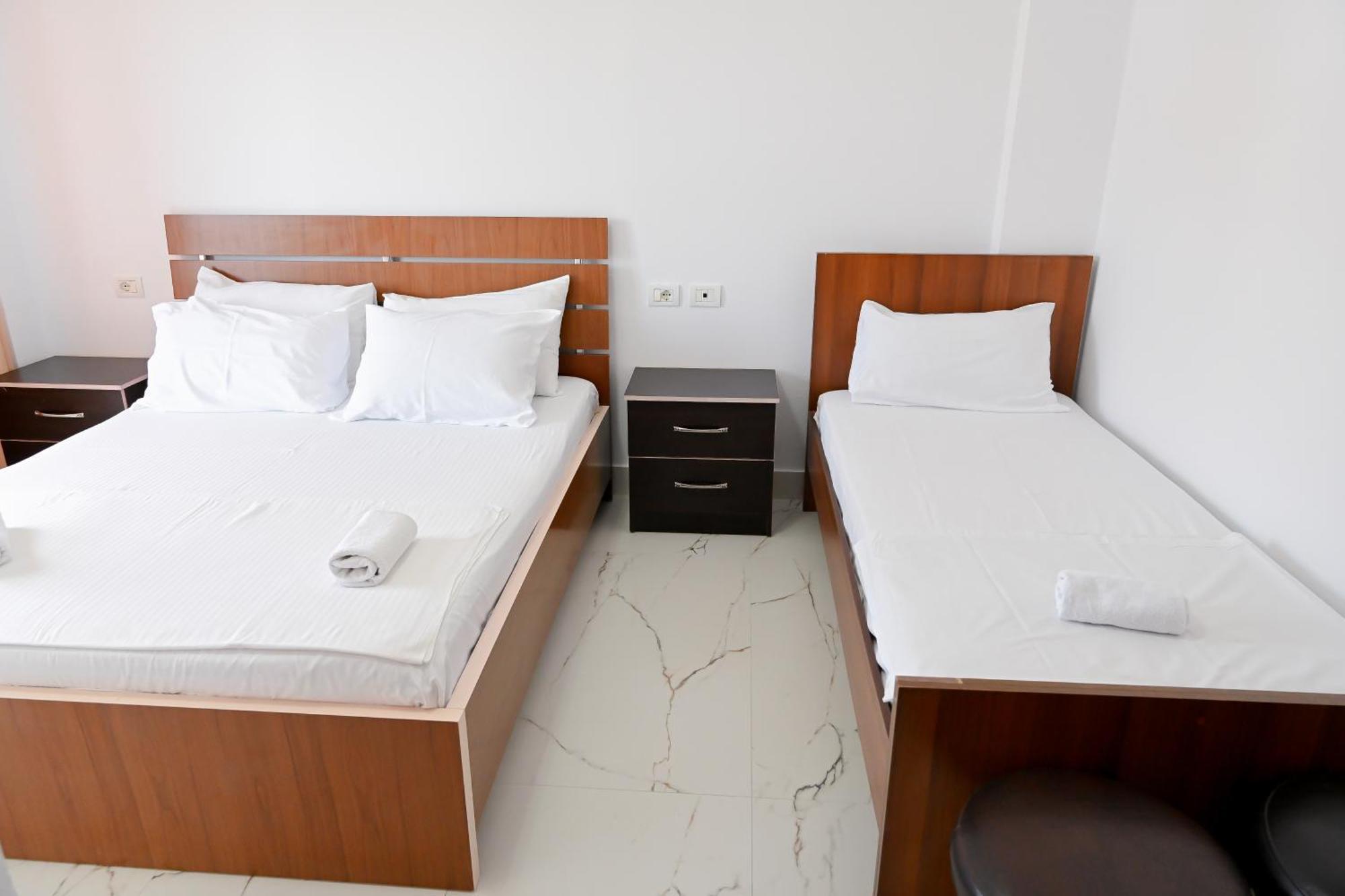 Hotel Kriti Max , Shengjin Shëngjin Buitenkant foto