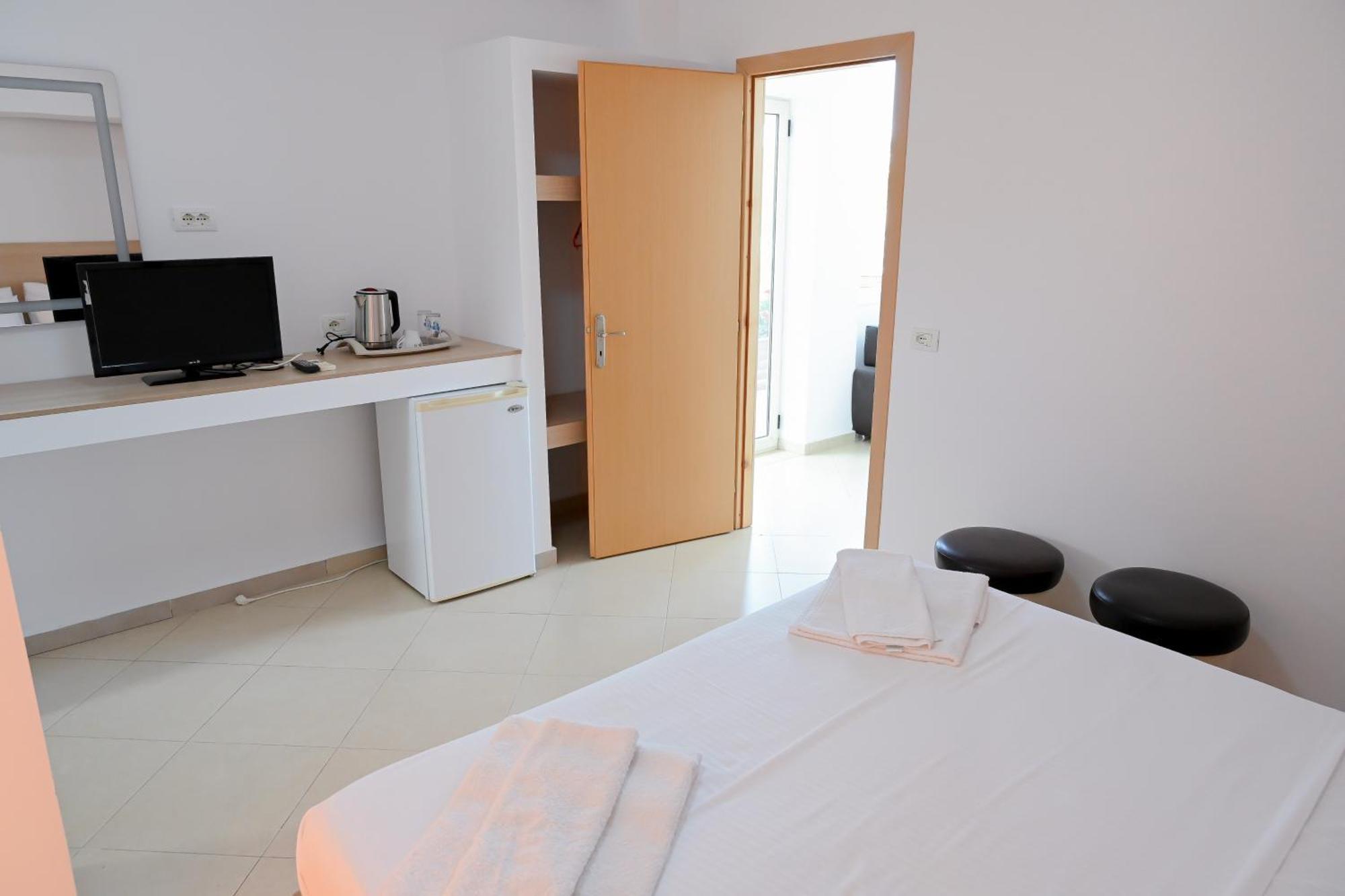 Hotel Kriti Max , Shengjin Shëngjin Buitenkant foto