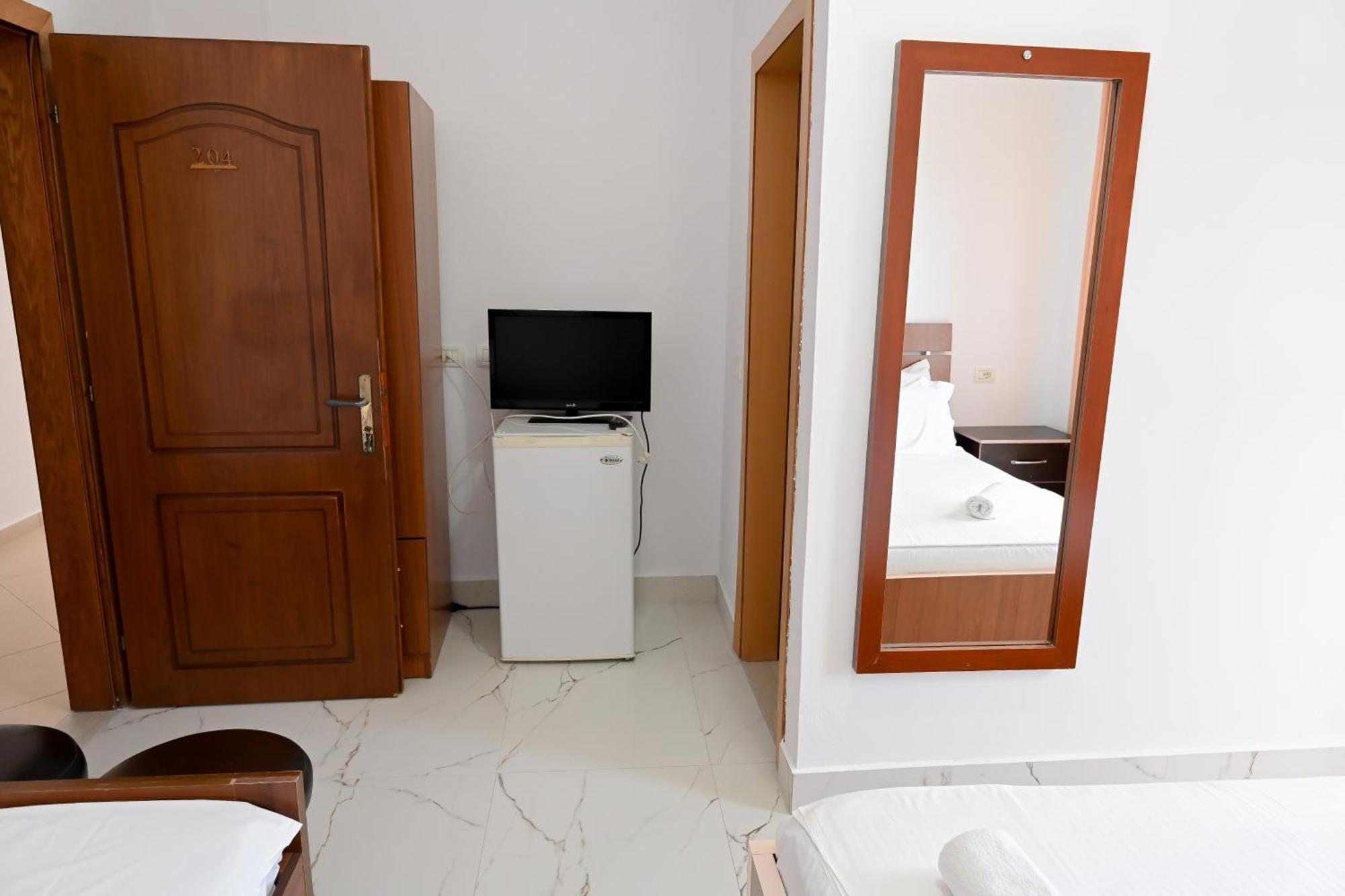 Hotel Kriti Max , Shengjin Shëngjin Buitenkant foto