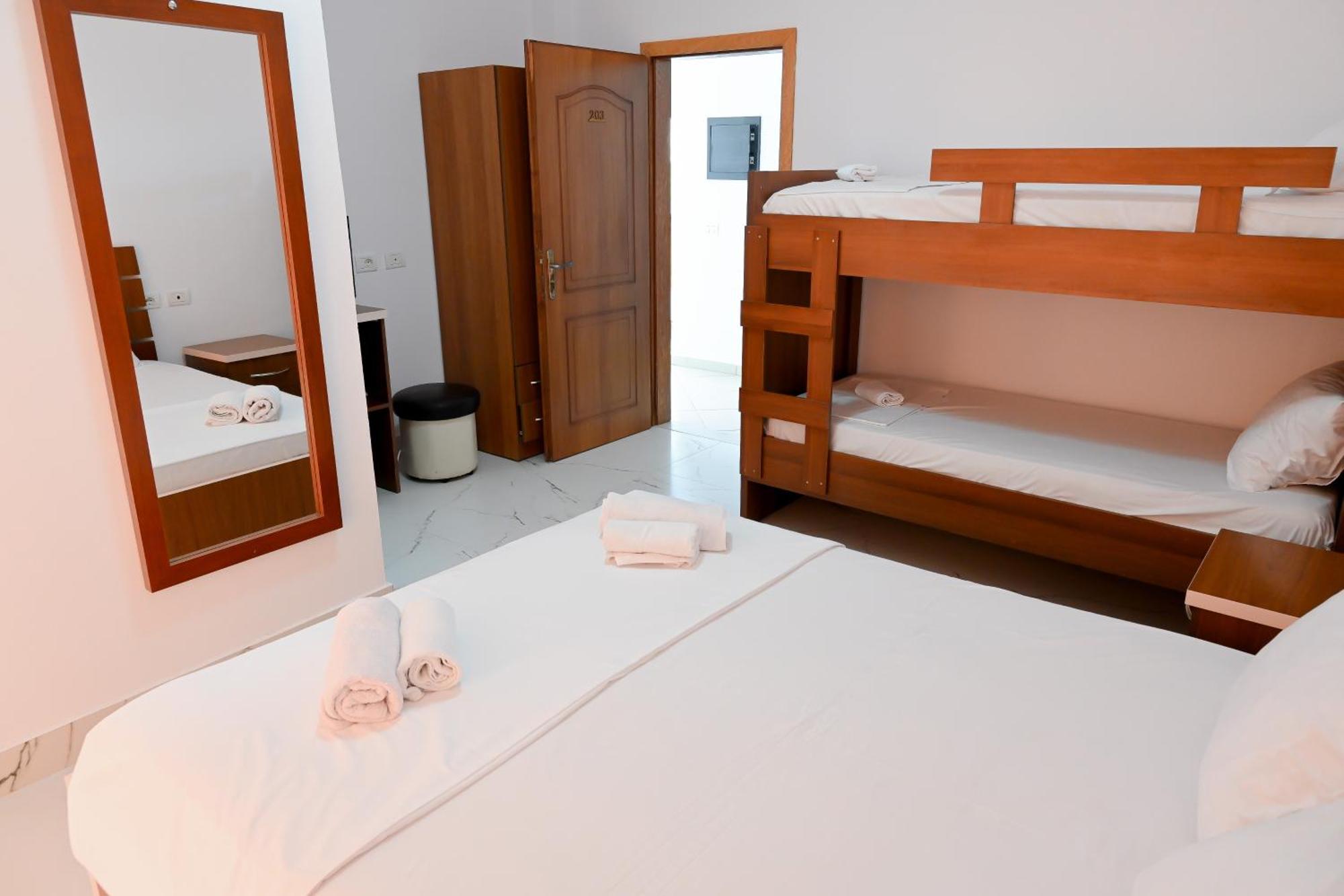 Hotel Kriti Max , Shengjin Shëngjin Buitenkant foto