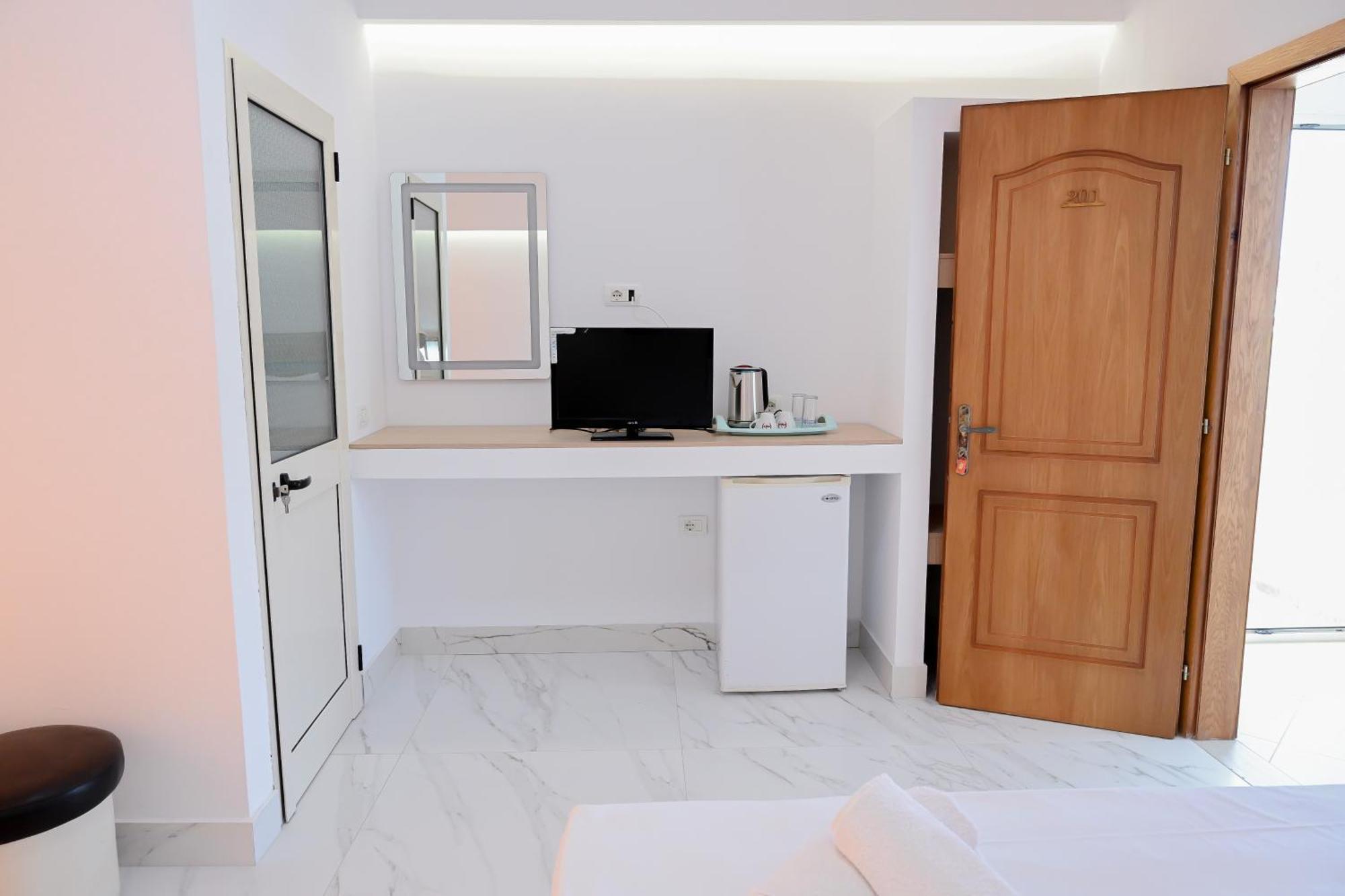Hotel Kriti Max , Shengjin Shëngjin Buitenkant foto