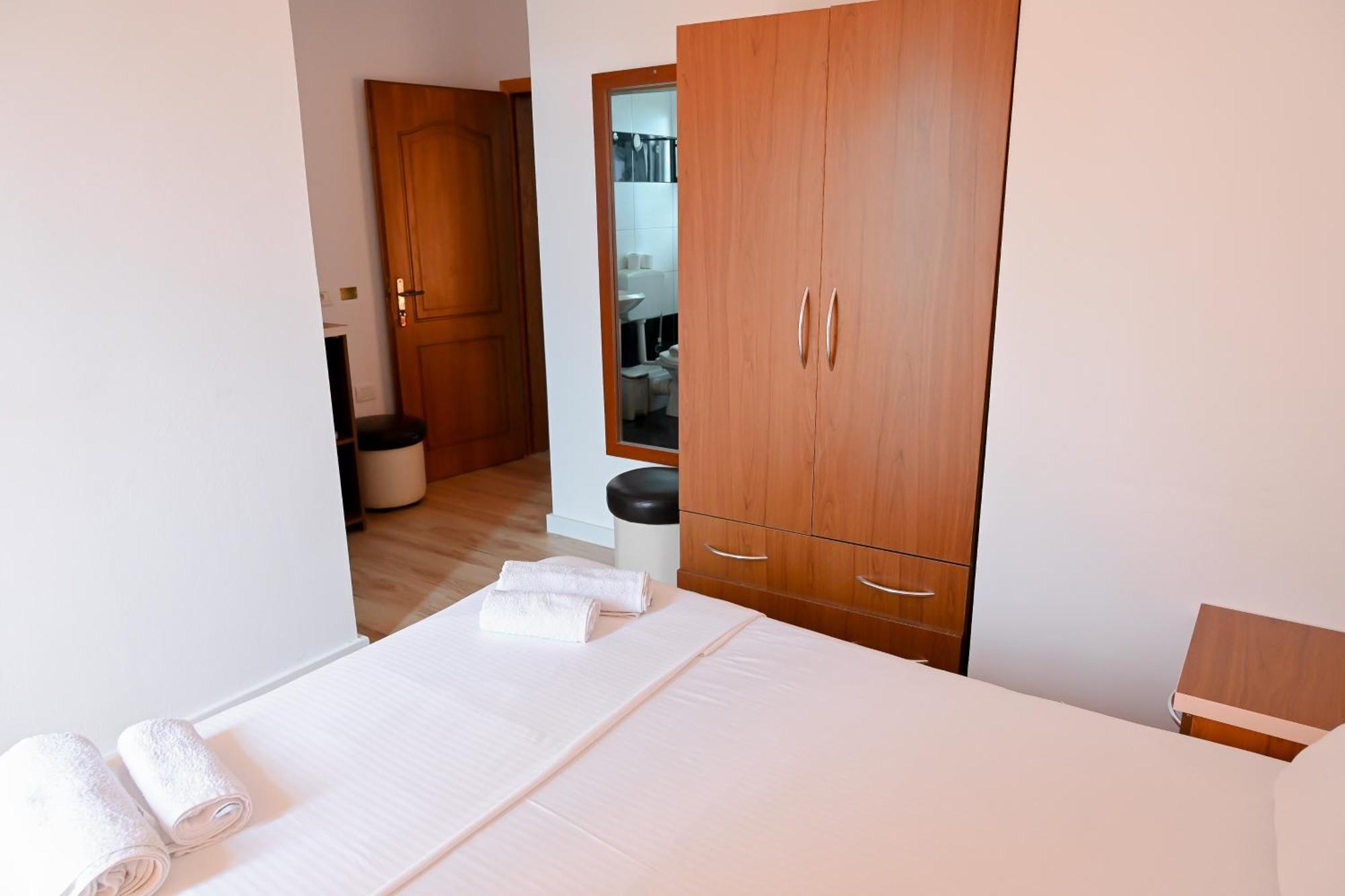 Hotel Kriti Max , Shengjin Shëngjin Buitenkant foto