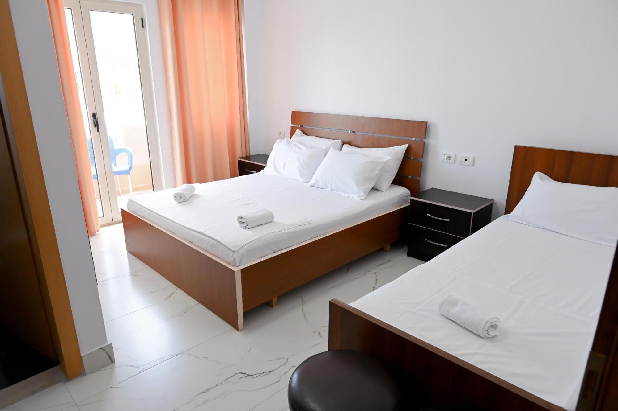 Hotel Kriti Max , Shengjin Shëngjin Buitenkant foto