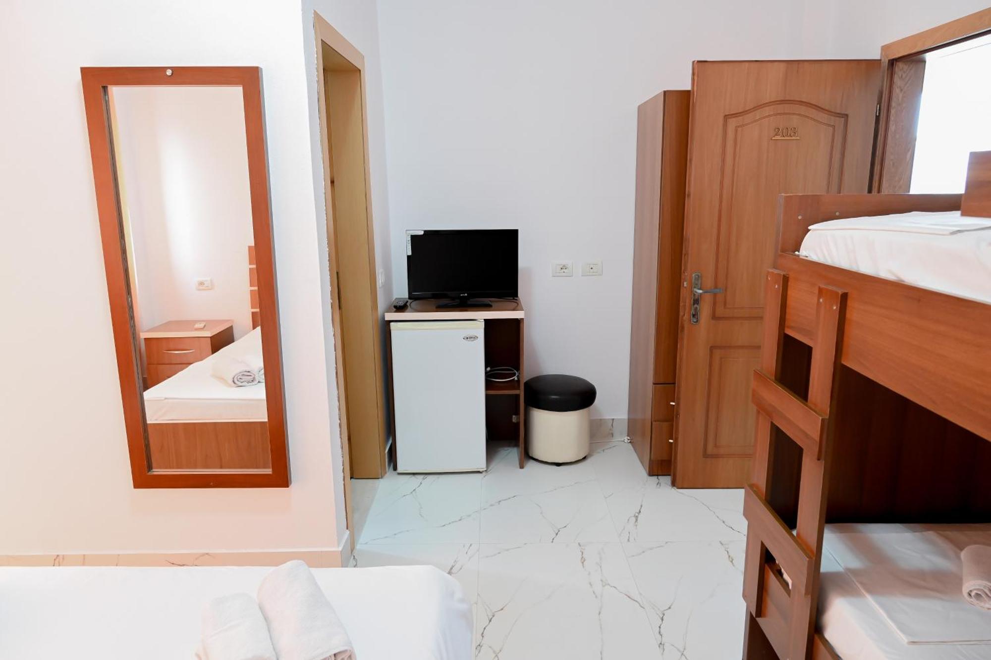 Hotel Kriti Max , Shengjin Shëngjin Buitenkant foto